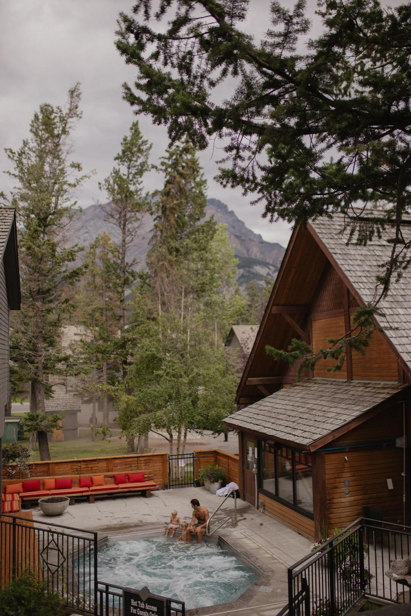 Buffalo Mountain Lodge Banff Exterior photo